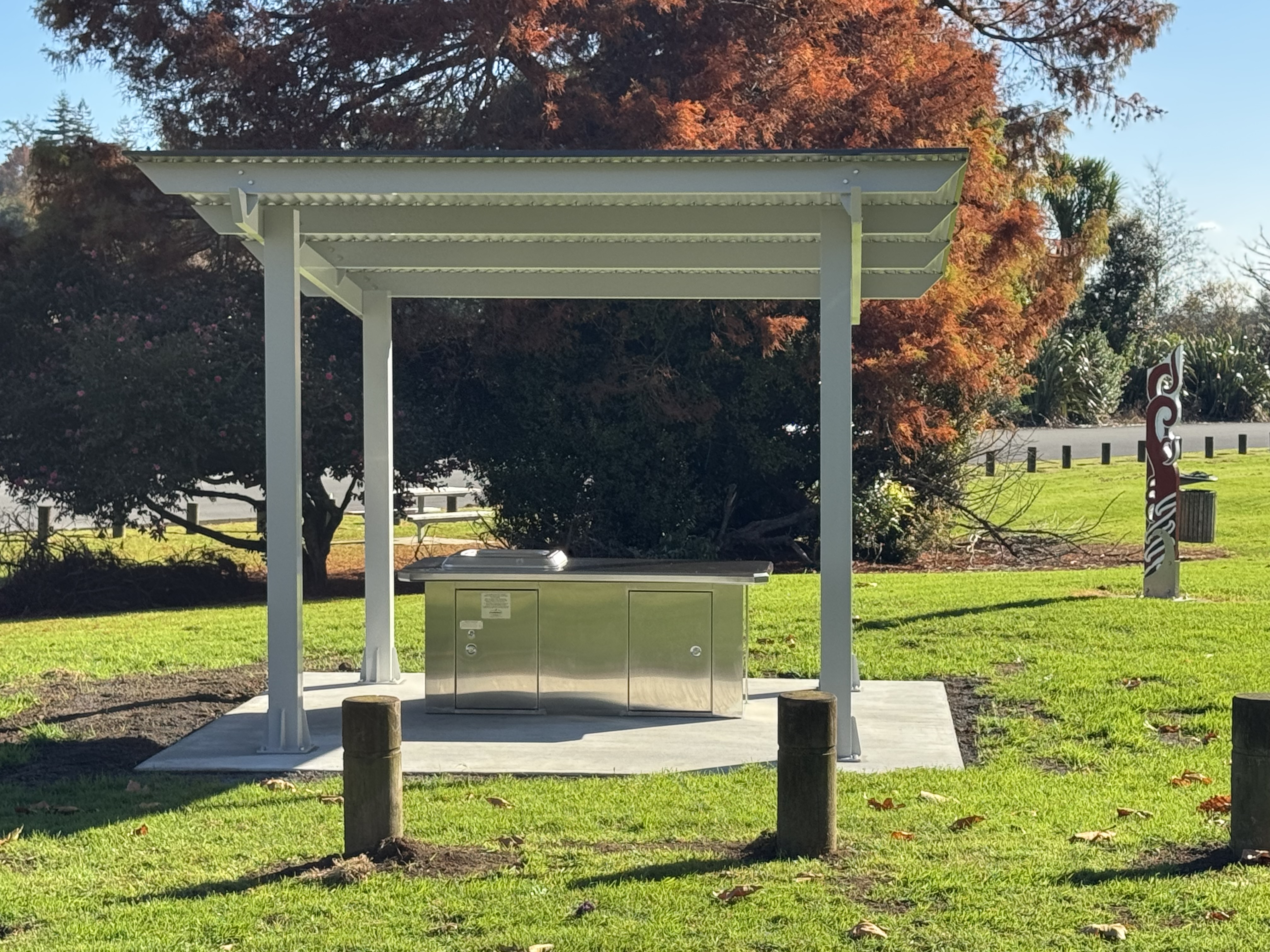 BBQ and shelter at Les Batkin Reserve