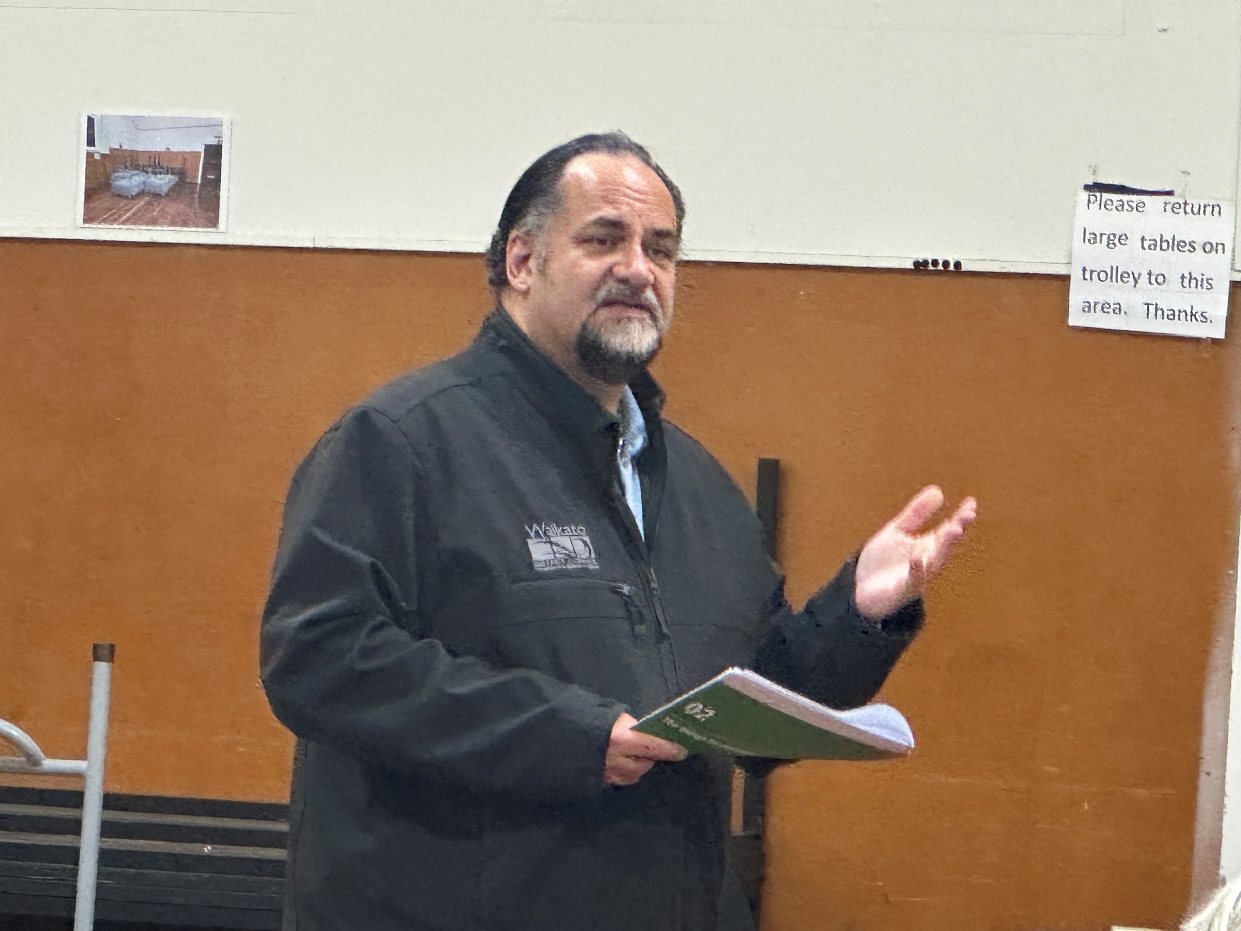 Mayor speaking at a Head Start meeting in Pookeno