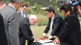 Former Waikato District Mayor Peter Harris signs the JMA, March 2010, 16x9 crop