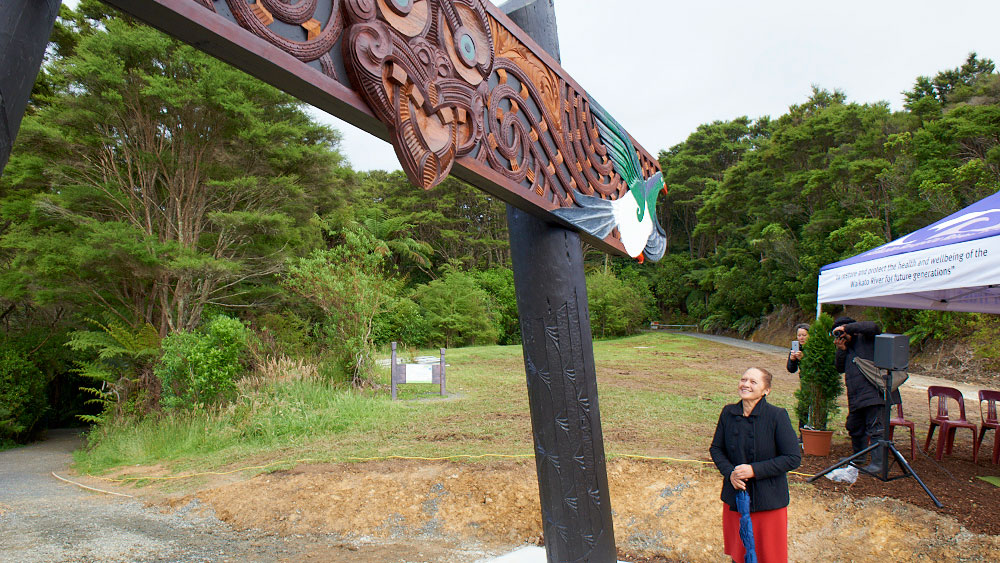 Tomokanga unveiled at base of Hakarimata Track