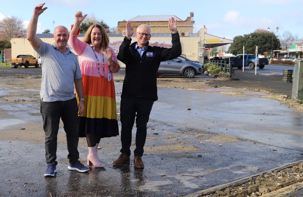 ngaruawahia land purchase Clr Eugene Patterson, Mayor Jacqui Church and Anthony Averill