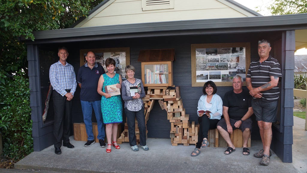‘Tiny library’ designed to stimulate a sense of community