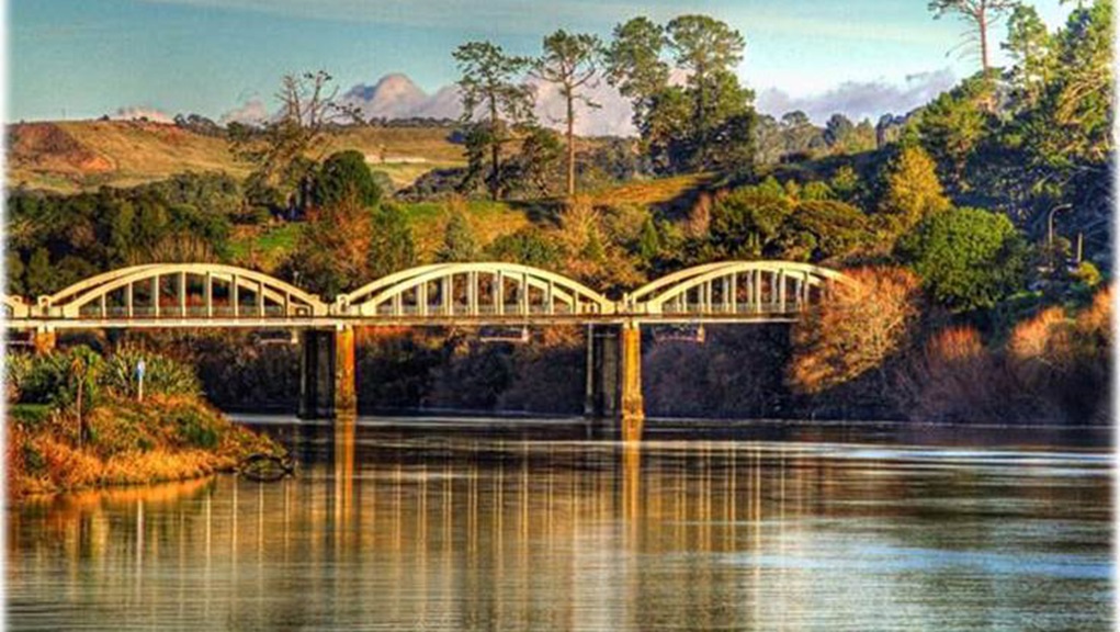 Tuakau Bridge by Bob Prangnell