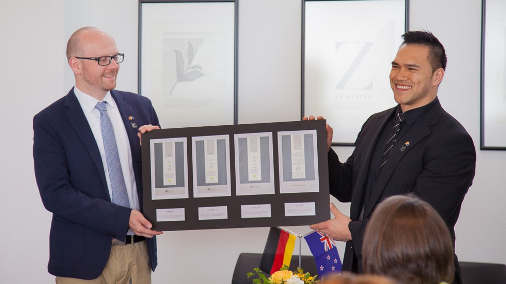 zealong-teegschwendner-LR-21 - crop Zealong Tea signs German export agreement