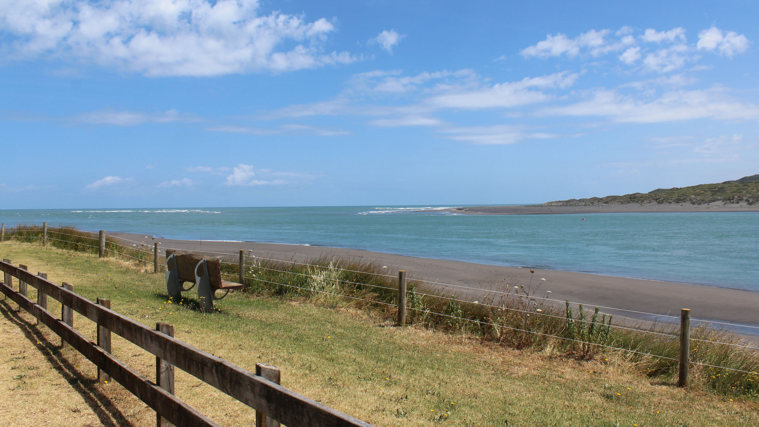 Wainamu Beach in Raglan