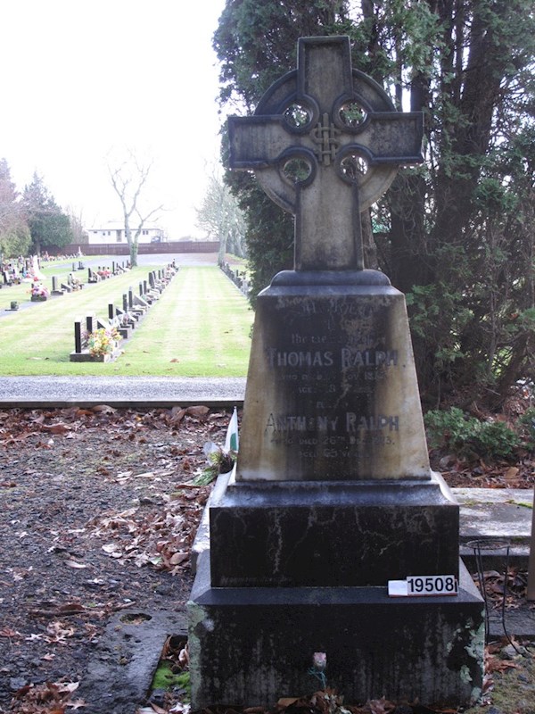 Sacred to the memory of Thomas Ralph who died 1st Nov 1873 aged 18 years also Anthony Ralph who died 26th Dec 1873 aged 65 years ? Sacred to the memory of Thomas Ralph who died 1st Nov 1873 aged 18 years also Anthony Ralph who died 26th Dec 1873 aged 65 years : Ralph, Thomas