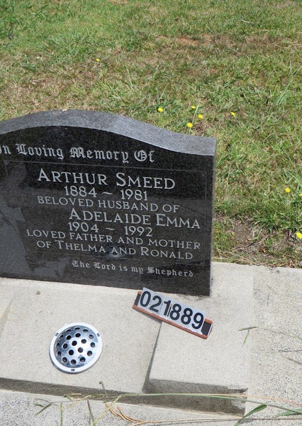 In Loving memory of Arthur Smeed 1884 - 1981 beloved husband of Adelaide Emma 1904 - 1992 Loved father and mother of Thelma and Ronald. The Lord is my Shepherd ? In Loving memory of Arthur Smeed 1884 - 1981 beloved husband of Adelaide Emma 1904 - 1992 Loved father and mother of Thelma and Ronald. The Lord is my Shepherd : Smeed, Arthur